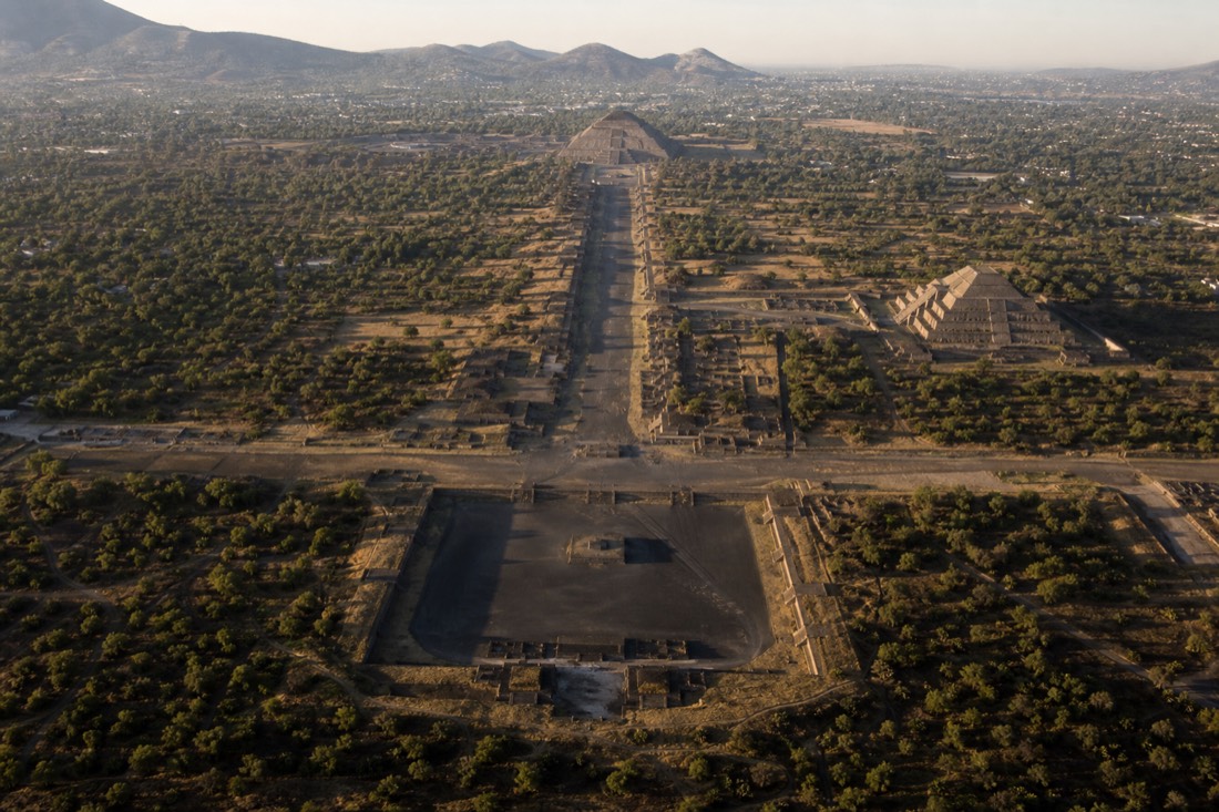 The full plan of Teotihuacan visible from the air: avenue, both pyramids and the Ciudadela