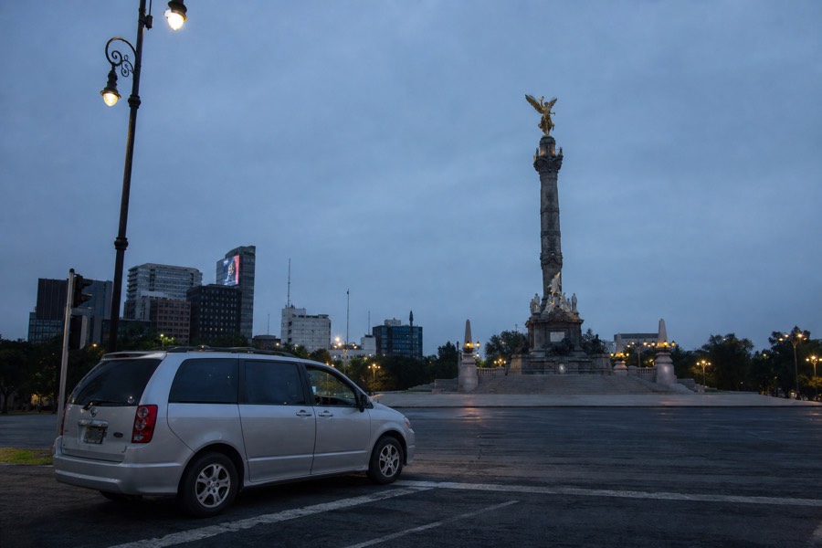 A tour van waiting at a Mexico City meeting point before a Teotihuacan balloon flight